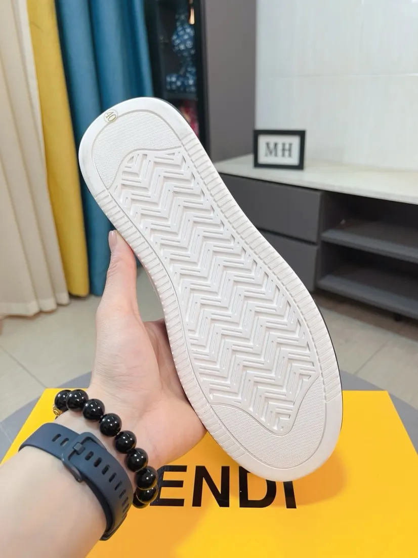Men's Men's Shoes💰420🌹🌹[fendi] Fendi's classic and comfortable men's, this complex sneaker is made of soft calfskin➕genuine leather lining➕original ultra-light rubber material with rough outsole. This unique and light style is suitable for the casual and refined sensibility of this season. It is comfortable and natural on the feet. It is an everyday style for casual travel in autumn and winter! 38/44